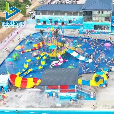 Wasserpark Schwimmbad Farbenfrohe Wasserrutschen Spielplatz